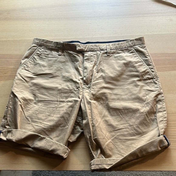 Fred Perry Other - Fred Perry shorts in tan size 34”